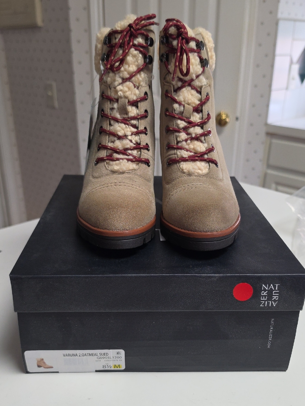 New Womens Naturalizer Oatmeal Color Waterproof Booties With Fur. Size 8.5 Med